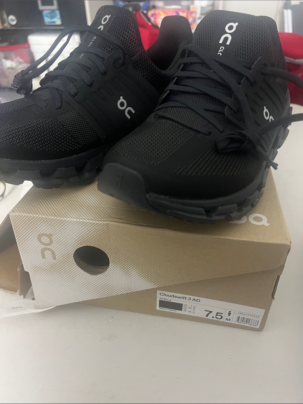 On Running Cloudswift 3AD Men's Athletic Shoes - Black new unworn box is damage